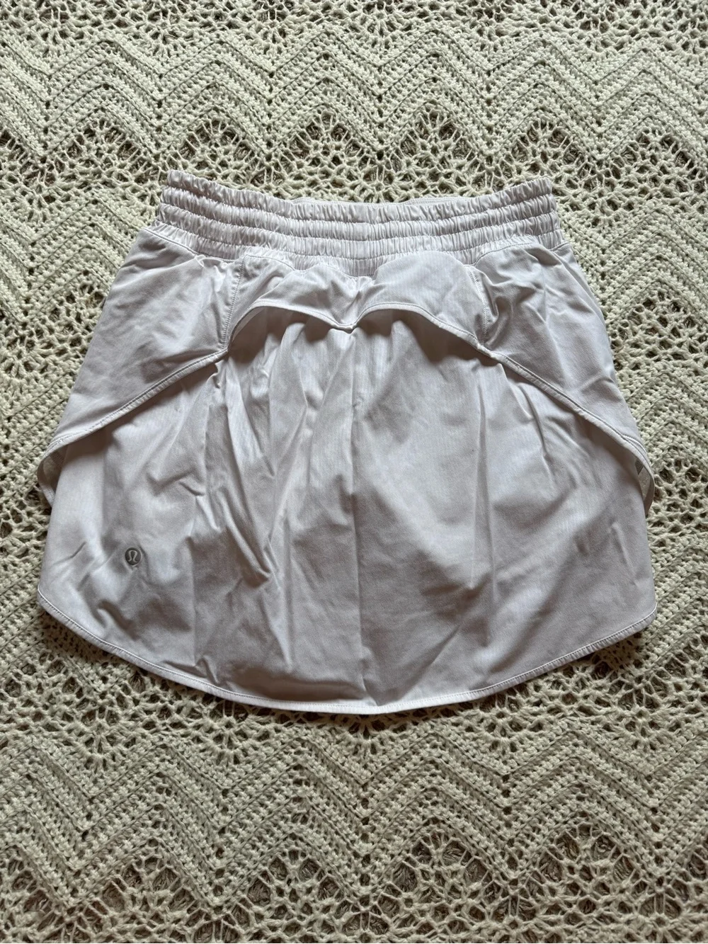 Lululemon Hotty Hot High-Rise Skirt Size 6 White Skort Biker Shorts Tennis Skirt